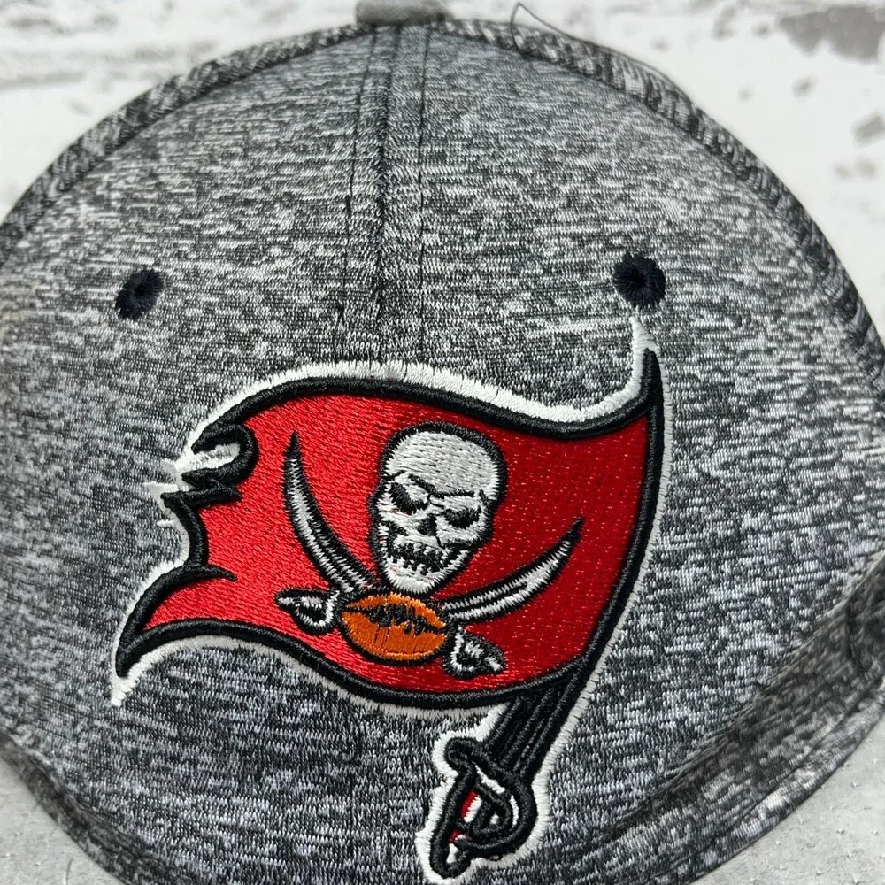 Tampa Bay Buccaneers‎ Hat Cap Snap Back Gray 9Fifty Adjustable Bucs NFL Adult
